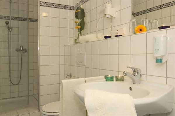 קסנטן Hotel Nibelungen Hof מראה חיצוני תמונה